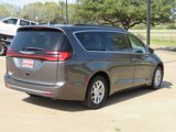 Used 2022 Chrysler Pacifica Touring-L image 5