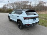 New 2025 Volkswagen Taos SE image 5