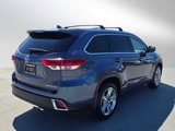 Used 2017 Toyota Highlander Limited image 3