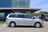 Used 2017 Toyota Sienna XLE image 2