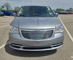 Used 2016 Chrysler Town & Country Touring image 6
