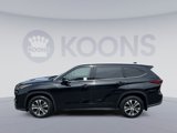 Used 2022 Toyota Highlander XLE image 2