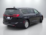 Used 2023 Chrysler Pacifica Touring-L image 5