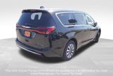 New 2025 Chrysler Pacifica Select image 3
