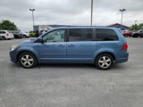 Used 2011 Volkswagen Routan SE image 3