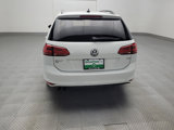 Used 2017 Volkswagen Golf SE image 6