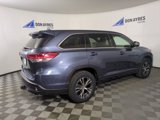 Used 2017 Toyota Highlander LE image 5