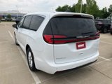Used 2023 Chrysler Pacifica Touring-L image 5