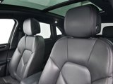 Certified 2022 Porsche Macan image 5