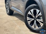 Used 2023 Nissan Rogue SV image 2
