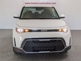 Used 2023 Kia Soul LX w/ LX Technology Package image 3