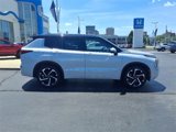 Used 2023 Mitsubishi Outlander SEL image 2