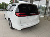 Used 2022 Chrysler Pacifica Touring-L image 4