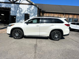 Used 2018 Toyota Highlander SE image 2