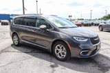 Used 2023 Chrysler Pacifica Limited image 3