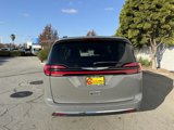 Used 2022 Chrysler Pacifica Touring-L image 5