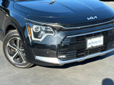 Used 2023 Kia Niro SX image 3