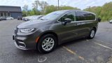 Used 2023 Chrysler Pacifica Touring-L image 4