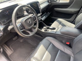 Used 2021 Volvo XC40 T4 Momentum w/ Climate Package image 2