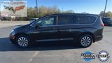 Used 2022 Chrysler Pacifica Touring-L w/ Uconnect Theater Family Group image 5