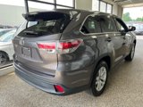 Used 2016 Toyota Highlander LE image 2