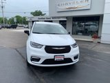 New 2025 Chrysler Pacifica Select image 3