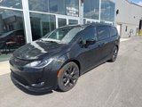 Used 2018 Chrysler Pacifica Touring-L w/ Advanced Safetytec Group image 4