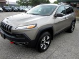 Used 2017 Jeep Cherokee Trailhawk image 4