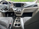 Used 2017 Chrysler Pacifica Touring image 5