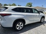 Used 2022 Toyota Highlander LE image 4