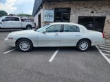 Used 2006 Lincoln Town Car Signature image 2