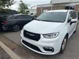 Used 2023 Chrysler Pacifica Touring-L image 4