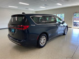 Used 2023 Chrysler Pacifica Touring-L image 5