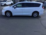 Used 2023 Chrysler Pacifica Touring-L image 3