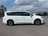 Used 2020 Chrysler Pacifica Touring-L Plus image 2
