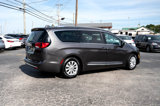 Used 2019 Chrysler Pacifica Touring-L image 3