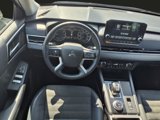 Used 2023 Mitsubishi Outlander SE image 3
