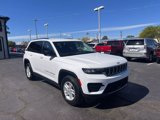 Used 2023 Jeep Grand Cherokee Laredo image 3