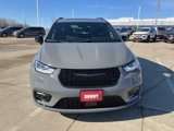 New 2025 Chrysler Pacifica Limited image 2