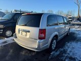 Used 2009 Chrysler Town & Country LX image 5