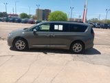 Used 2023 Chrysler Pacifica Limited image 3
