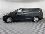 Used 2023 Chrysler Pacifica Touring-L image 2