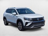 Used 2024 Volkswagen Taos SE image 3
