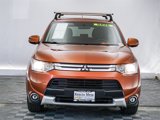 Used 2015 Mitsubishi Outlander SE image 2