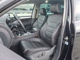 Used 2014 Volkswagen Touareg Sport image 5