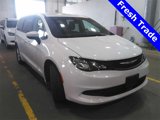 Used 2022 Chrysler Voyager LX image 2