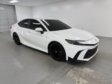 Used 2025 Toyota Camry SE image 3
