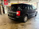 Used 2015 Chrysler Town & Country Touring image 5