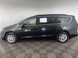 Used 2022 Chrysler Pacifica Touring-L image 4