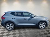 Used 2021 Volvo XC40 T5 Momentum image 2